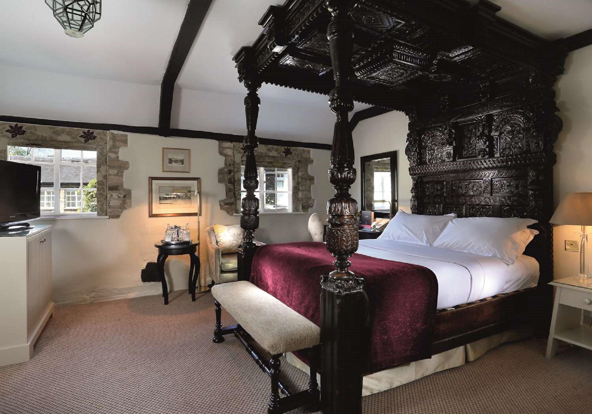 Macdonald Bear Hotel 4*