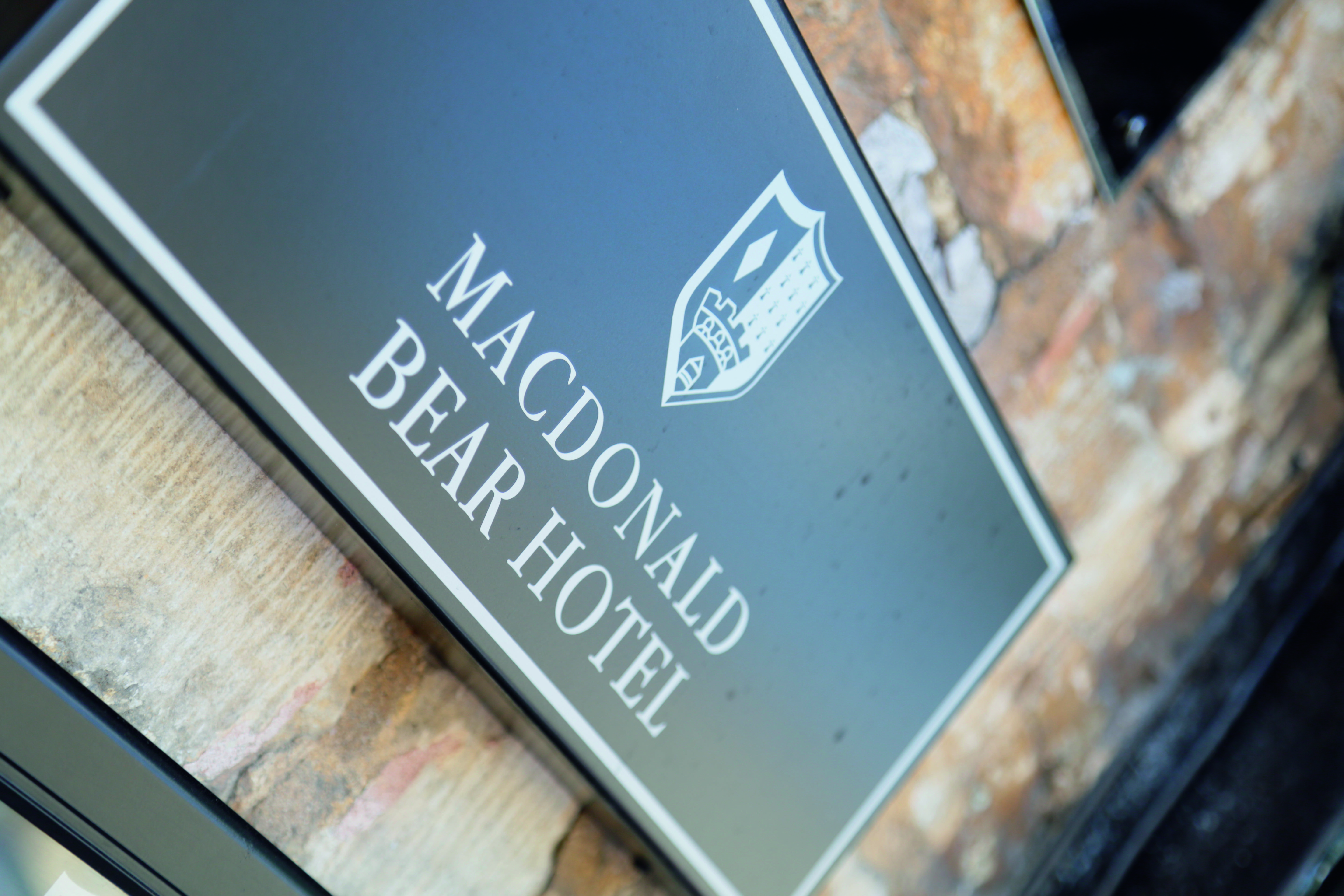 Hotel Macdonald Bear