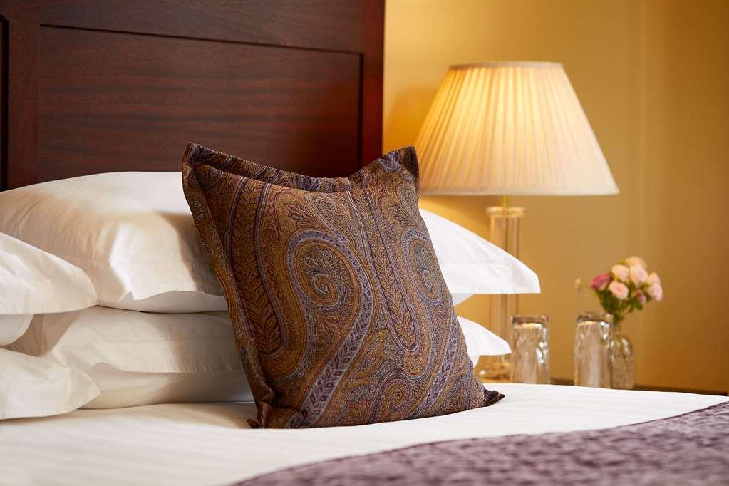 Hotel Macdonald Bear