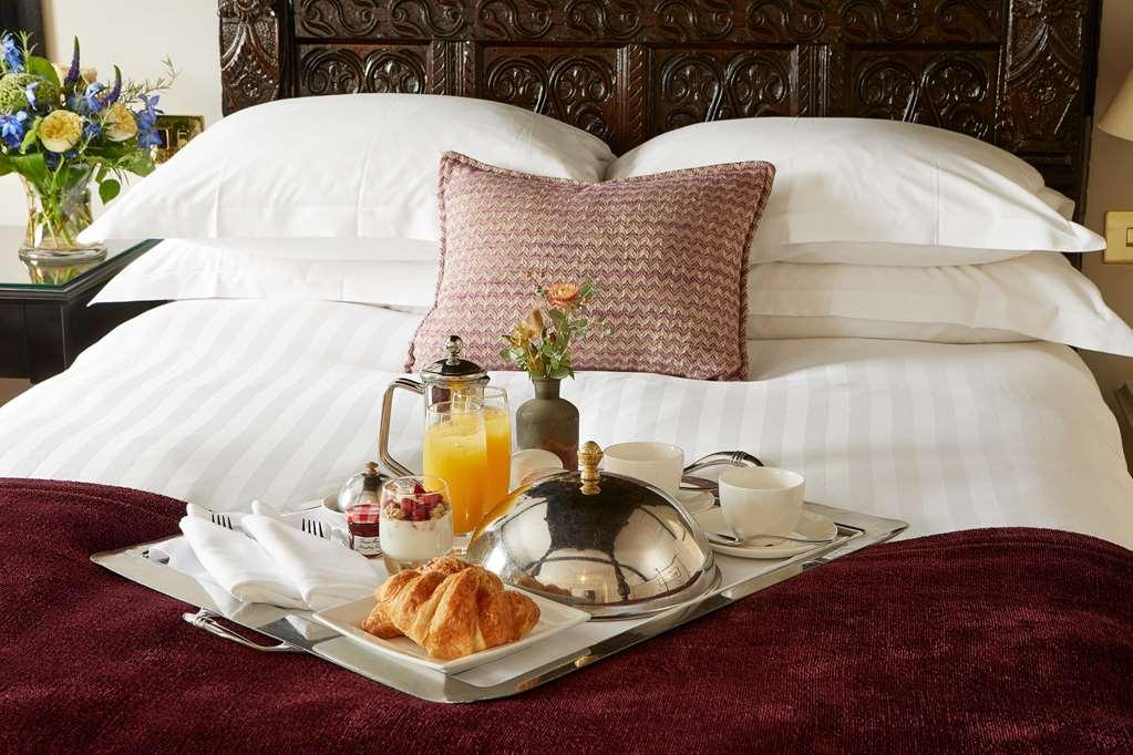 Macdonald Bear Hotel 4*