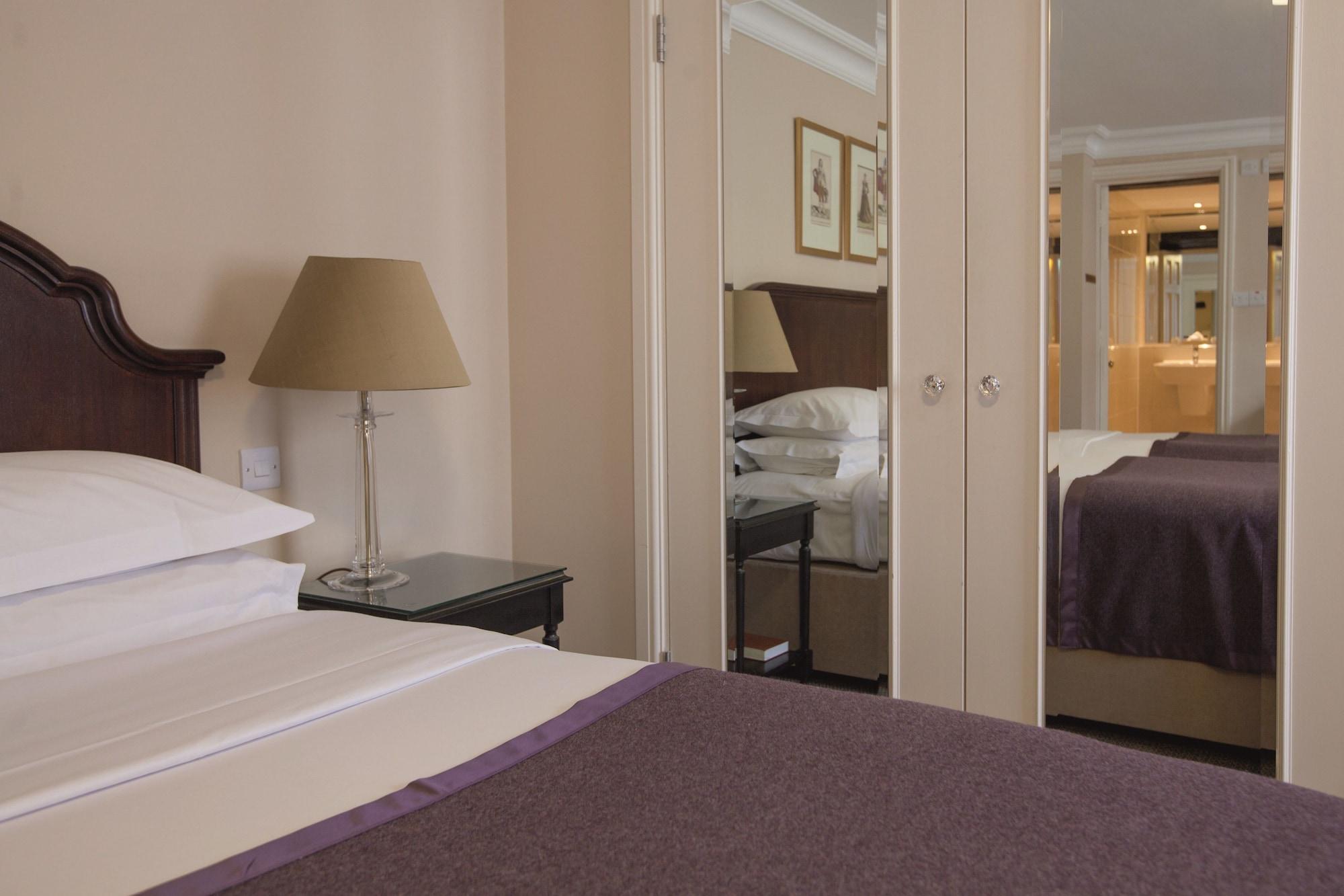 Macdonald Bear Hotel 4*